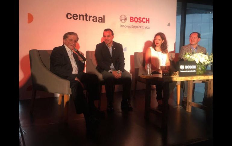 La ceremonia estuvo encabezada por el secretario de Innovación, Ciencia y Tecnología (SICYT), Jaime Reyes Robles (izq). ESPECIAL /