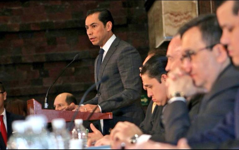 Iriarte dijo tomar positivamente las diferencias entre los diputados priistas. TWITTER/@carlosiriarte_