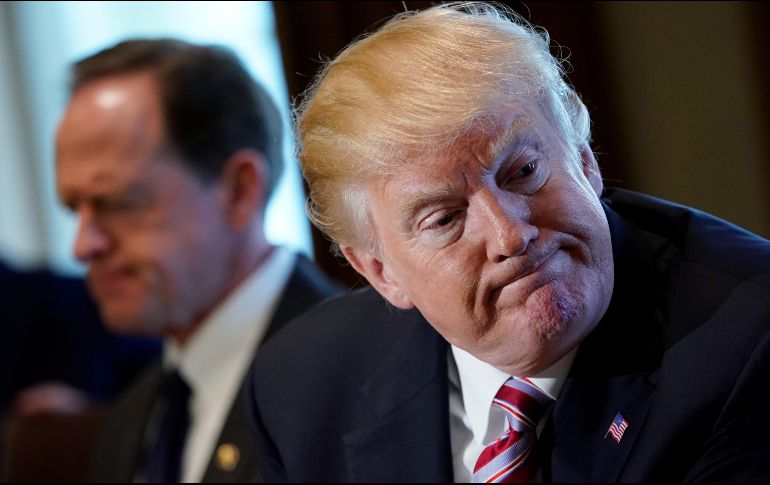 El presidente de EU, Donald Trump, sostiene que el documento republicano, por su parte, demuestra que la investigación sobre Rusia no es más que una maniobra política en su contra. AFP / M. Ngan