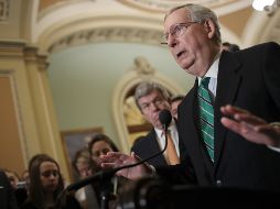 El líder de la mayoría republicana, Mitch McConnell, puso en marcha el proceso a fin de que a partir de mañana se empiecen a hacer las votaciones. AFP