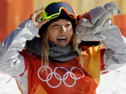 Chloe Kim se convirtió en la sensación no sólo por su medalla de oro, sino porque en medio de las competencias, estuvo activa en su cuenta de Twitter. AFP