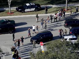 En su cuenta de Twitter, Trump mencionó los reportes sobre la conducta del adolescente, identificado como Nikolas Cruz, pero omitió datos del arma con la que habría asesinado a 17 personas. AP / M. Stocker