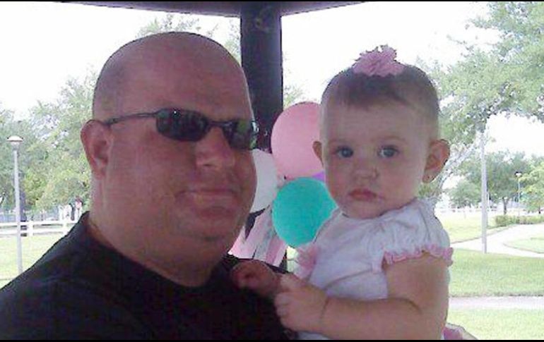 Estudiantes escribieron varios mensajes emotivos despidiendo a Aaron. AP/ARCHIVO