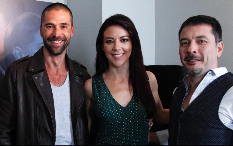 Fernanda Castillo, Matías Novoa (izquierda) y Raúl Méndez, protagonistas de “Enemigo íntimo”. NOTIMEX/J. Pazos