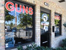 La posibilidad del joven de 19 años pudo adquirir un arma de fuego de ese poder, ha cuestionado la solidez del proceso de verificación, en especial ante revelaciones de su inestabilidad emocional. AFP / M. Sandberg