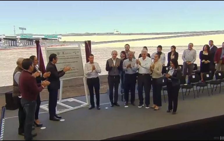 El Mandatario inauguró la Ampliación del Paseo de la República, que va de Juriquilla a la desviación de San Miguel de Allende. TWITTER / @SCT_mx