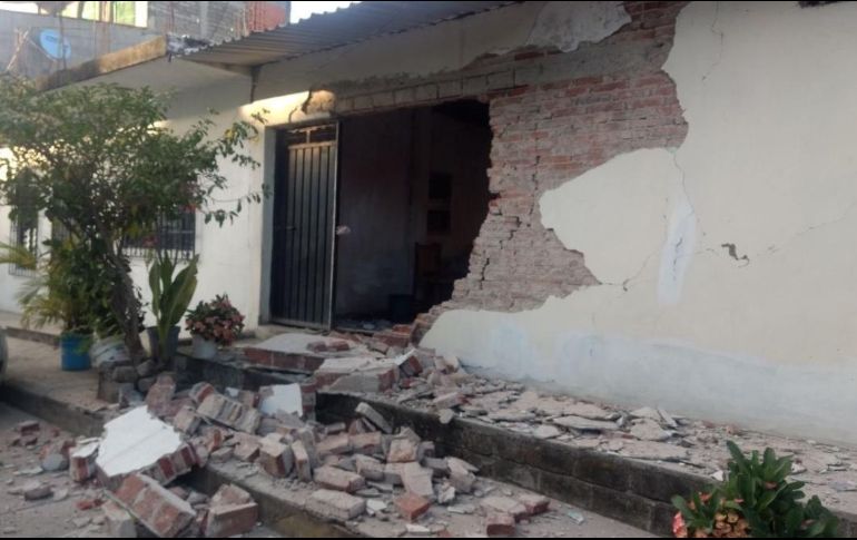 Varias personas tuvieron que ser apoyadas luego de presentar una crisis nerviosa. TWITTER/ @Victor_Franco01