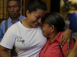 Teodora abandonó el Centro de Readaptación de Mujeres donde la esperaban con vítores y abrazos su familia. EFE /R. Sura
