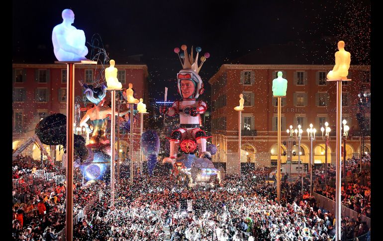 Cientos de personas se reunieron para observar el divertido encuentro. EFE / S. Nogier