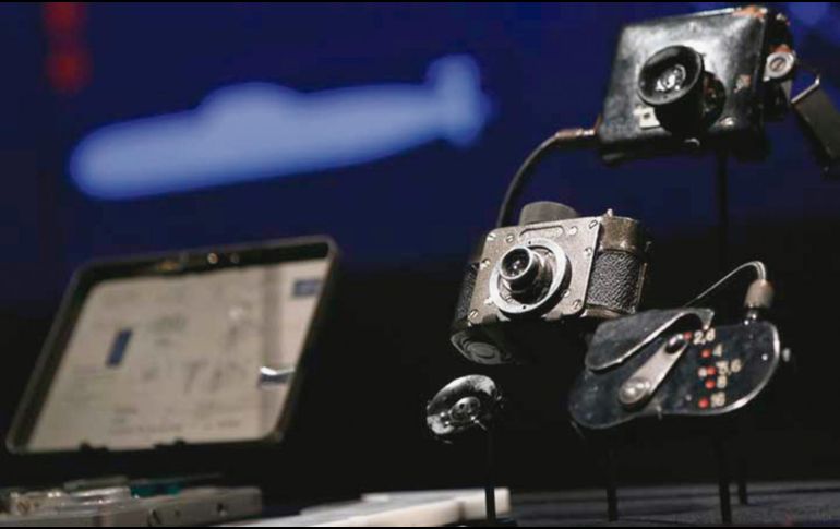 La muestra se enfoca en áreas específicas: la codificación, el engaño, el hackeo, la guerra cibernética, la inteligencia, la vigilancia y las operaciones especiales. AP