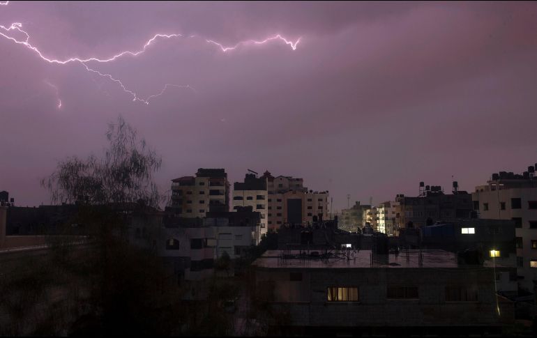 El ataque aéreo tuvo como objetivos un túnel construido por los militantes de Hamas desde el vecindario de Zeitoun, en Gaza. AFP / M. Abed