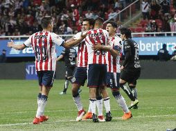 Oswaldo Alanís marcó con autoridad la pena máxima con la que el Guadalajara rescató el empate anoche en su estadio frente al Pachuca. EL INFORMADOR/M. Vargas
