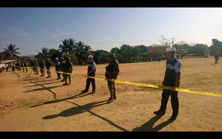 Militares resguardan el sitio del accidente. EFE/Agencia Quadratín