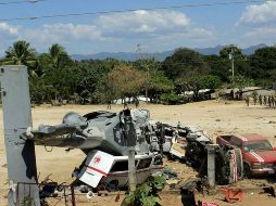 Asimismo, se informó que 16 personas resultaron lesionadas tras la caída de un helicóptero de la Sedena. EFE / C. Torres