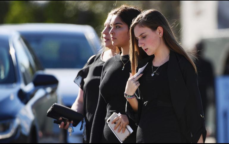 El tiroteo ejecutado por un joven de 19 años, acabó con la vida de 17 personas de la secundaria Marjory Stoneman Douglas. AP/ J. Rassol