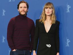 Daniel Brühl y Rosamund Pike. Llevaron a Berlín la cinta “7 Days in Entebbe”. AP