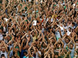 Los manifestantes provocaron destrozos en el mobiliario urbano, en varios automóviles en la zona y en algunas casas. AP/ARCHIVO