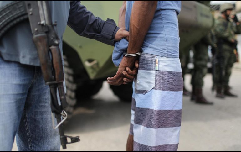 Más de 350 agentes de distintas dependencias salieron a las calles para realizar este operativo. EFE/A. LACERDA