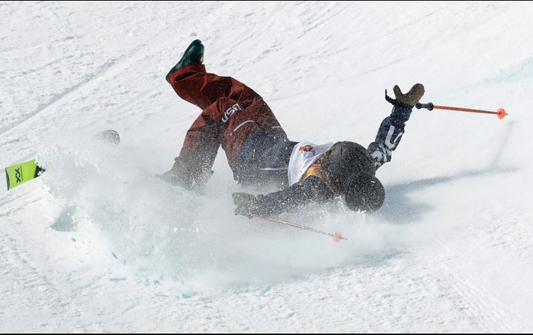La estadounidense Maddie Bowman se estrella durante la final del halfpipe en el esquí estilo libre en los Juegos de Pyeongchang, Corea del Sur. La favorita para esta prueba quedó fuera del podio.