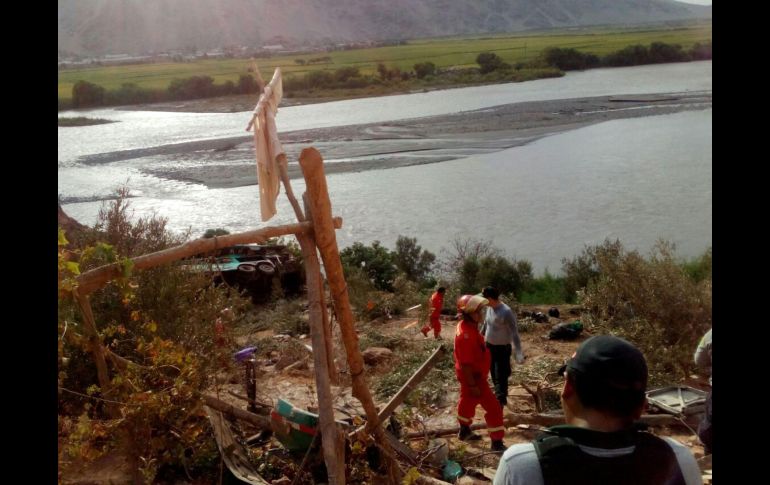 Al lugar llegaron bomberos voluntarios, elementos de la Policía Nacional y equipos médicos. EFE/ ANDINA/D. Ramos