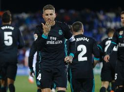 Sergio Ramos anota el tercer gol del Real Madrid de penalti, en tiempo de reposición. AP/F. Seco