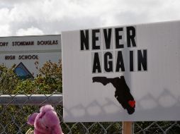 Los estudiantes de la secundaria Marjory Stoneman Douglas se reunieron con legisladores demócratas y republicanos para tratar el tema del control de armas. AFP/ R. Wise