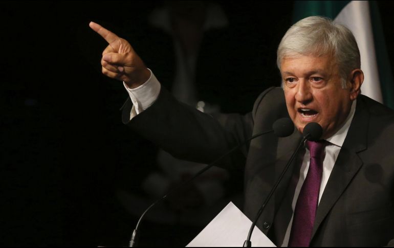 En días anteriores el candidato de Morena se comprometió a que de ganar las elecciones generará las condiciones adecuadas para que Gómez Urrutia regrese de su exilio. AP/ ARCHIVO