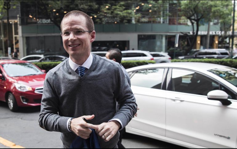 Luego de una reunión con empresarios del país, el aspirante a la presidencia destacó la importancia de que se combata la pobreza en México. SUN/ C. Rogel