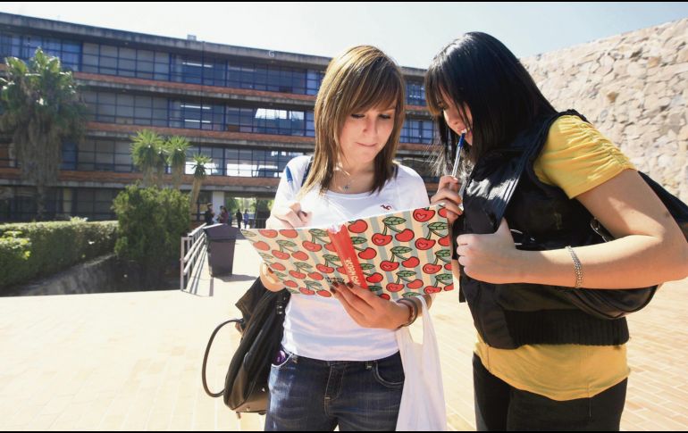 Asistentes. La comunidad universitaria puede descubrir nuevas opciones. EL INFORMADOR/A. García