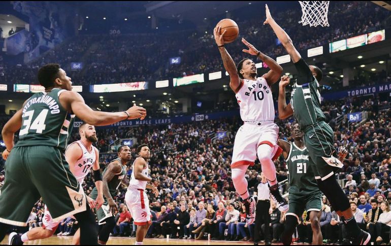 Líderes. DeMar DeRozan (#10) encabeza el buen paso de los Raptors en el Este. AP