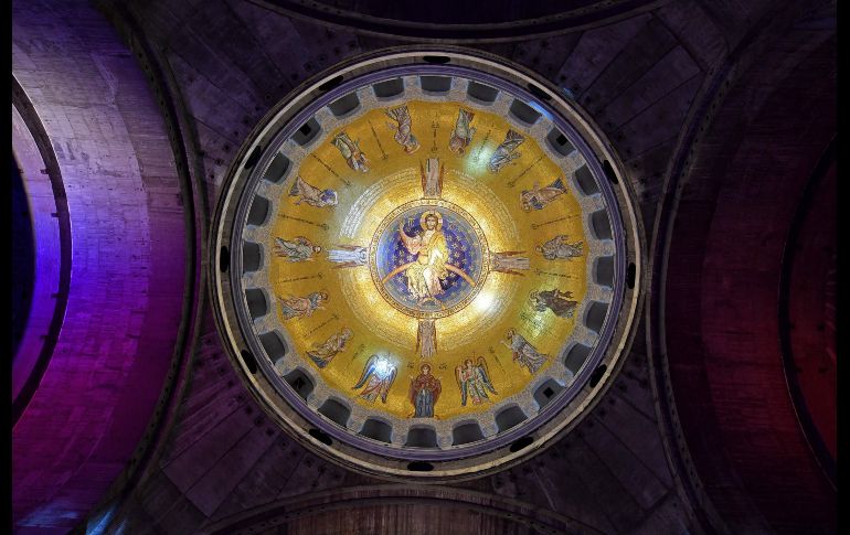 El nuevo mosaico en el templo ortodoxo serbio de San Sava, en Belgrado. Este jueves se desveló la obra que muestra a Jesucristo en el mayor templo ortodoxo de Europa. AFP/A. Isakovic