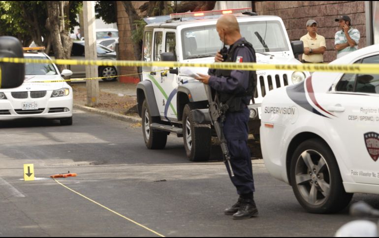 En uno de los casos fueron encontrados dos cuerpos, un hombre y una mujer, dentro de un auto. EL INFORMADOR/ARCHIVO