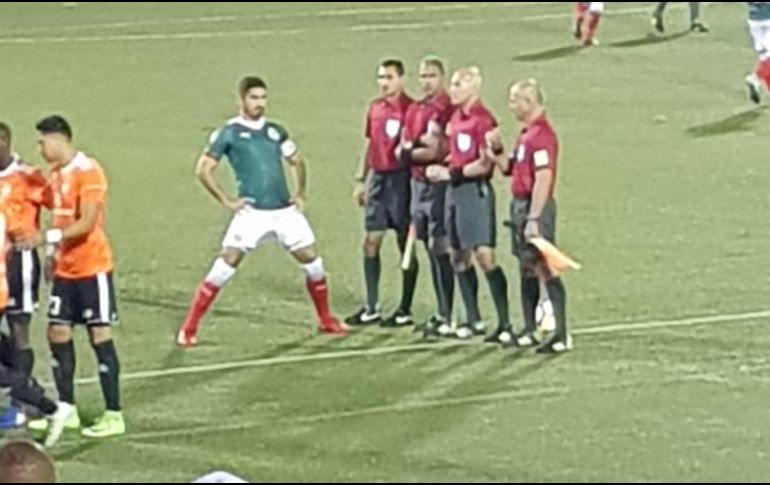 Pereira no terminó el encuentro del jueves en República Dominicana, pues aparentemente se resintió de una vieja molestia. EL INFORMADOR / A. Ramírez