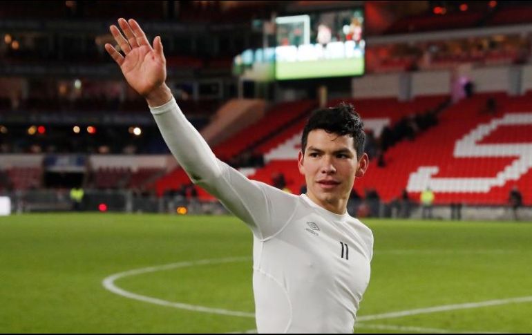 Lozano fue expulsado del partido contra el Heerenveen por dar un manotazo a un jugador. TWITTER/@psveindhoven