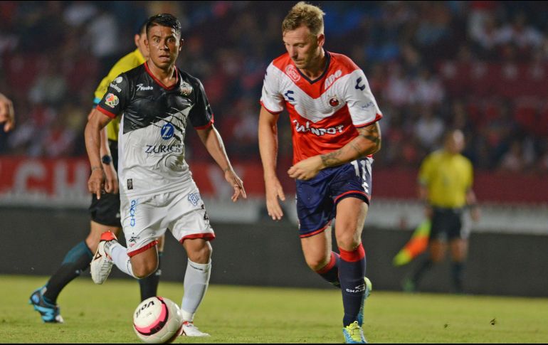 Los veinte autobuses patrocinados por los jarochos han formado una caravana junto con los no pagados. TWITTER/@ClubTiburones