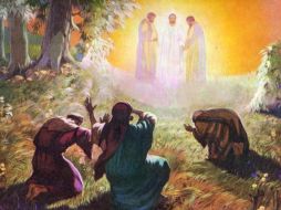 “Este es mi Hijo Amado, escúchenlo” En este momento es una teofanía, una manifestación solemne, como en el bautismo de Cristo. ESPECIAL