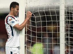 Impotencia. Cecilio Domínguez descarga su desesperación con las redes y el poste, tras un fallo en la meta de los Xolos. MEXSPORT