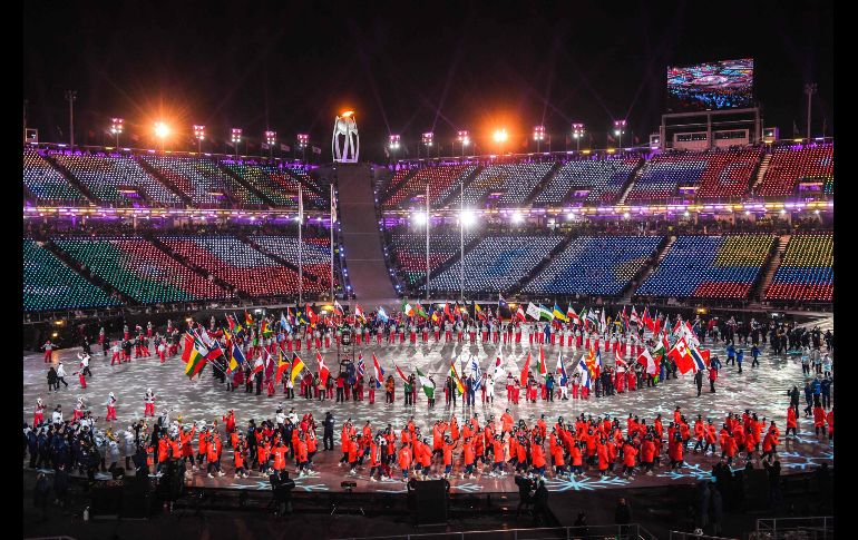Deportistas participan en el desfile de los países. AFP/C. Stache