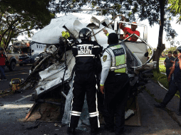 Fuentes policiales indicaron que la causa del accidente podría haber sido la explosión del neumático anterior derecho de uno de los vehículos. ESPECIAL