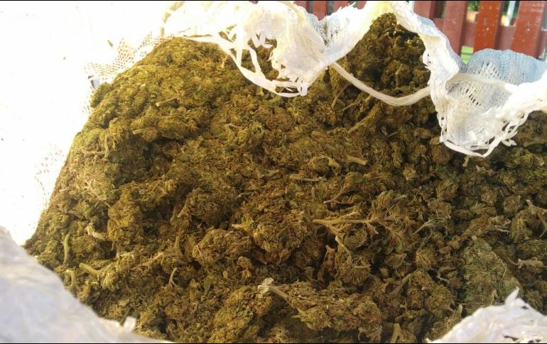 Cerca de la localidad de El Rayo, se encontraron tres camionetas abandonadas con drogas al interior. ESPECIAL