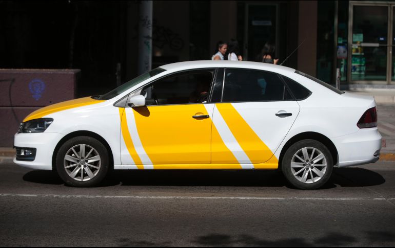 Los trabajadores del volante tienen 60 días hábiles, a partir del 11 de enero, para presentar su vehículo conforme a norma. EL INFORMADOR / ARCHIVO