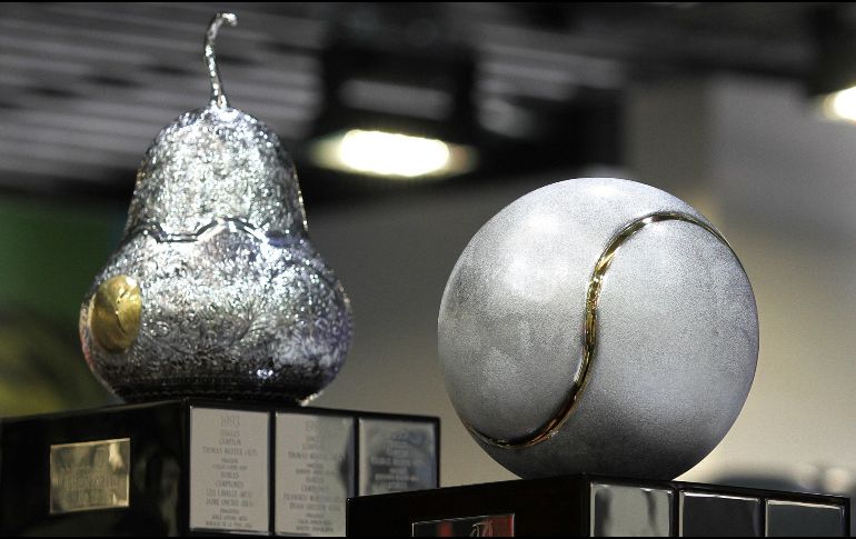 El ''Guaje'', con forma de una pelota de tenis cincelada y con una aplicación de oro de 23 quilates, ha sido el trofeo por 24 años. NTX / ARCHIVO