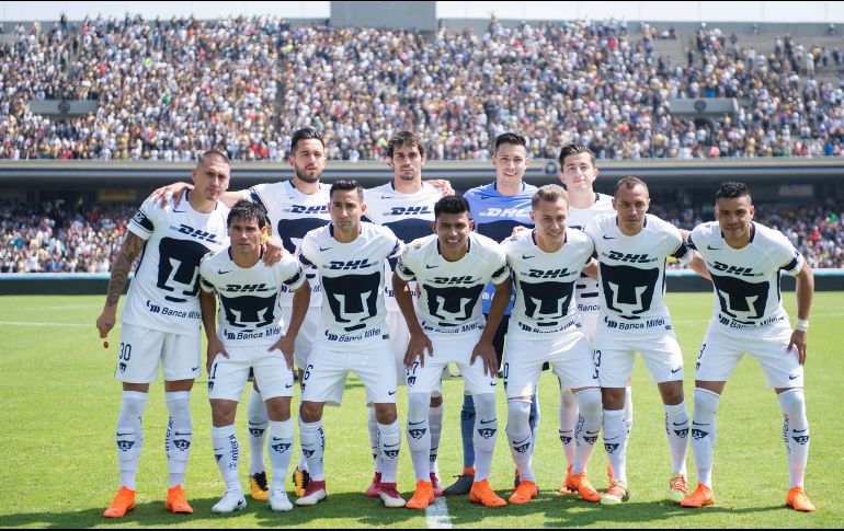 Según la dirigencia, los futbolistas no quisieron salir con la pancarta por temor por su seguridad; en cambio, la universidad proyectó un mensaje similar en la pantalla del estadio. MEXSPORT / ARCHIVO