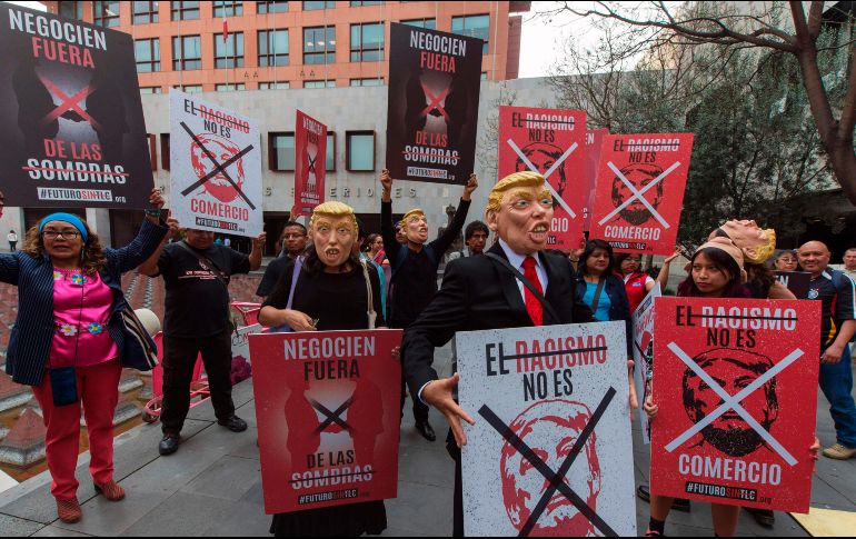 Los inconformes se concentraron en la sede de la Secretaría de Relaciones Exteriores. AFP / A. Estrella