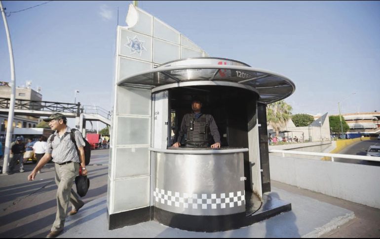 El módulo de seguridad ubicado en calzada Independencia y avenida Juárez fue uno de los cinco que han vuelto a operar en el centro histórico. EL INFORMADOR/F. Atilano