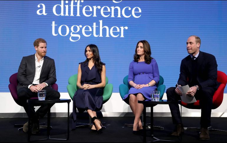 La estadounidense se une por primera vez a su prometido, el príncipe Enrique, y a los duques de Cambridge en un foro en Londres. AFP/C. Jackson