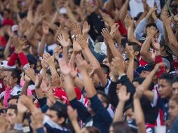 En cinco encuentros que han tenido los azulcrema en el Estadio Azteca, la media de ingreso es de 21 mil 659 aficionados; Chivas, en cambio, tiene un cociente de 32 mil 061 seguidores en el Estadio Akron. MEXSPORT / ARCHIVO