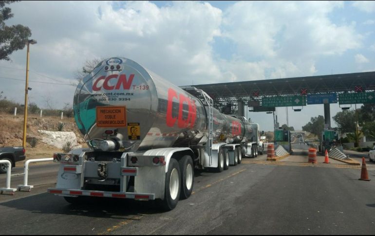 Dos contingentes de ganaderos se posicionaron en las casetas de cobro que se encuentran a la altura de Encarnación de Díaz y el otro en Jalostotitlán. ESPECIAL