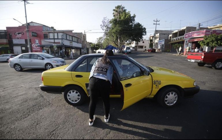 Unos optaron por taxis. EL INFORMADOR/F. Atilano