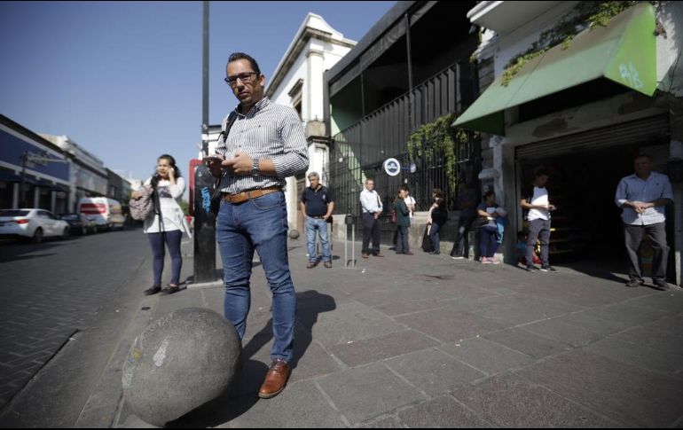 La espera por un camión en Morelos y Mariano de la Bárcena. EL INFORMADOR/F. Atilano